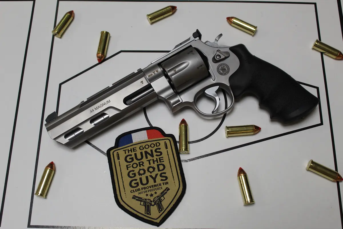 Firearms retail experience at Provence Tir